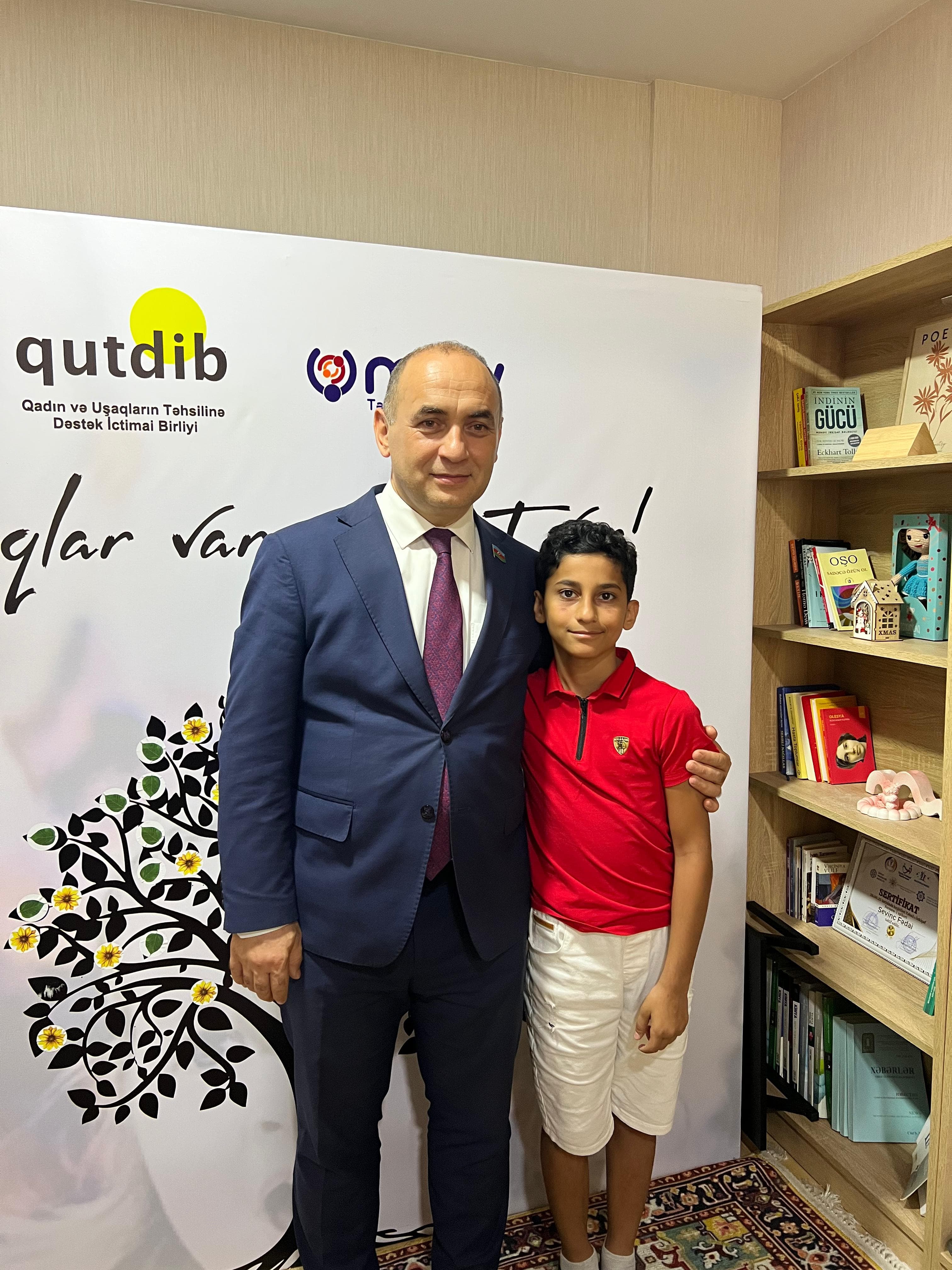 Balaca vətəndaşlarla böyük söhbət: Millət vəkili yay məktəbində (FOTO)